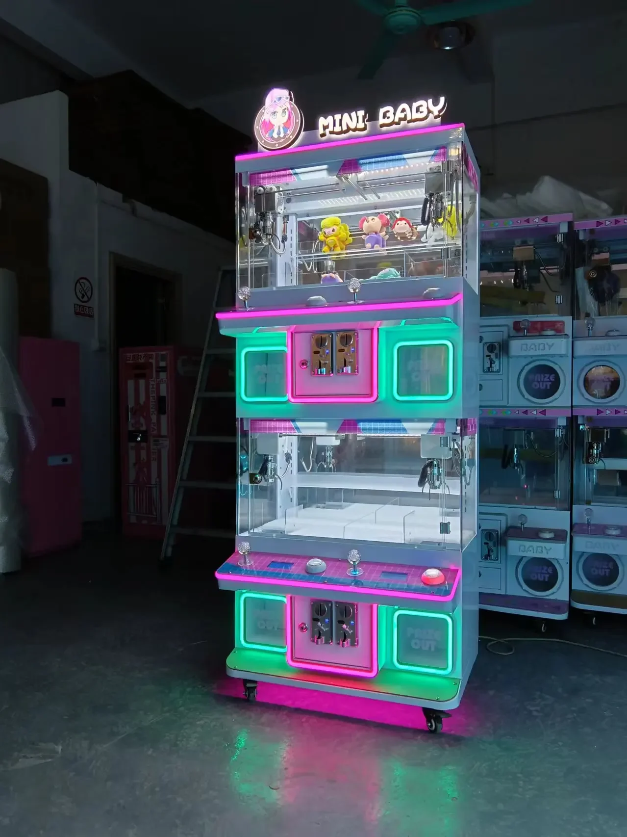 Hot Selling Boutique Coin-Operated Mini Claw Machine With Credit Card Reader Toy Crane Arcade Claw Machine