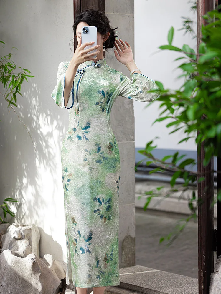 

Осень/зима, новое элегантное платье Cheongsam с длинными рукавами 2024, элегантное бархатное платье с принтом в стиле ретро