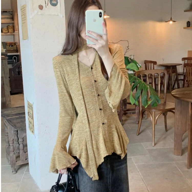 

Винтажная асимметричная блузка в корейском стиле с V-образным вырезом и рукавами-колокол для молодых женщин, визуально стройнящая и омолаживающая, для ранней весны