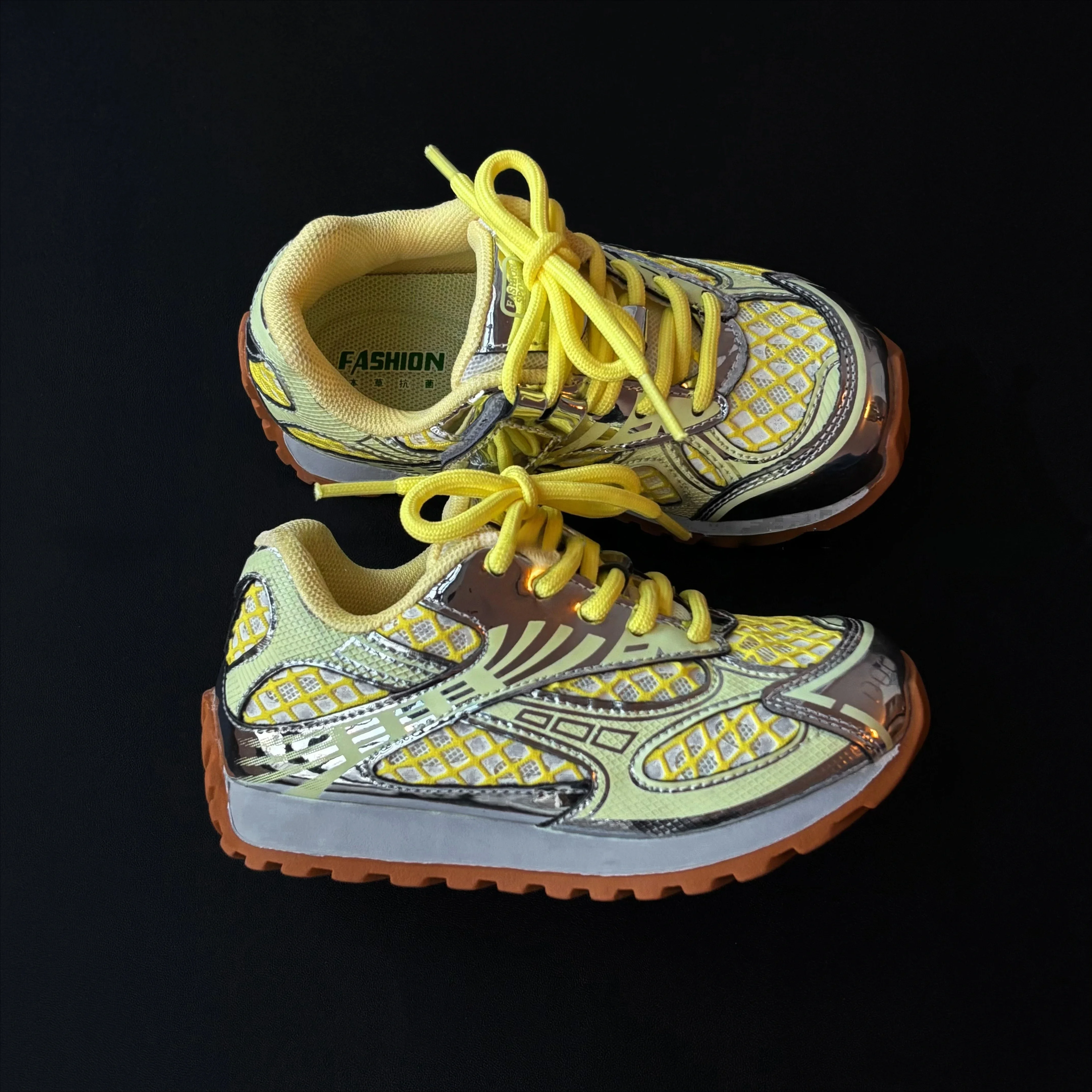 

Детские кроссовки 2026 Orbit Metallic для малышей: повседневные модные кроссовки для мальчиков и девочек, светящиеся спортивные кеды для ходьбы