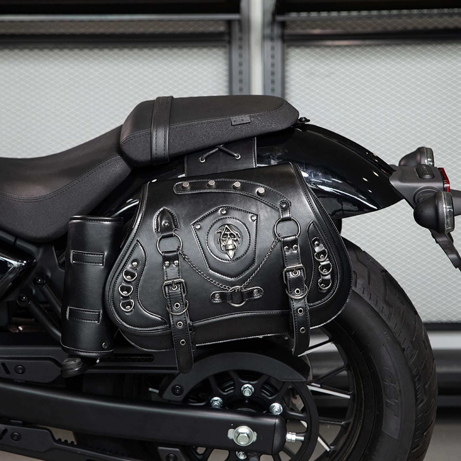 

Universal Motorcycle Saddlebags Punk Style Easy Installation Motorcycle Bag Practical & Large Capacity for Motorcycle