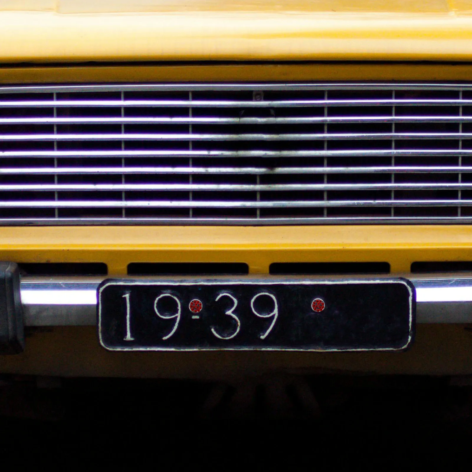 

1 комплект винтов для номерного знака, противоугонные колпачки, прочное крепежное оборудование с гальваническим покрытием для безопасности автомобильного монтажа