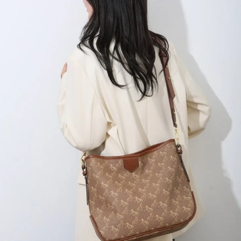 

Seamless Transition Work Bag, Professional Women's Handbag, Perfect for Office, Dinner, and Weekend Use