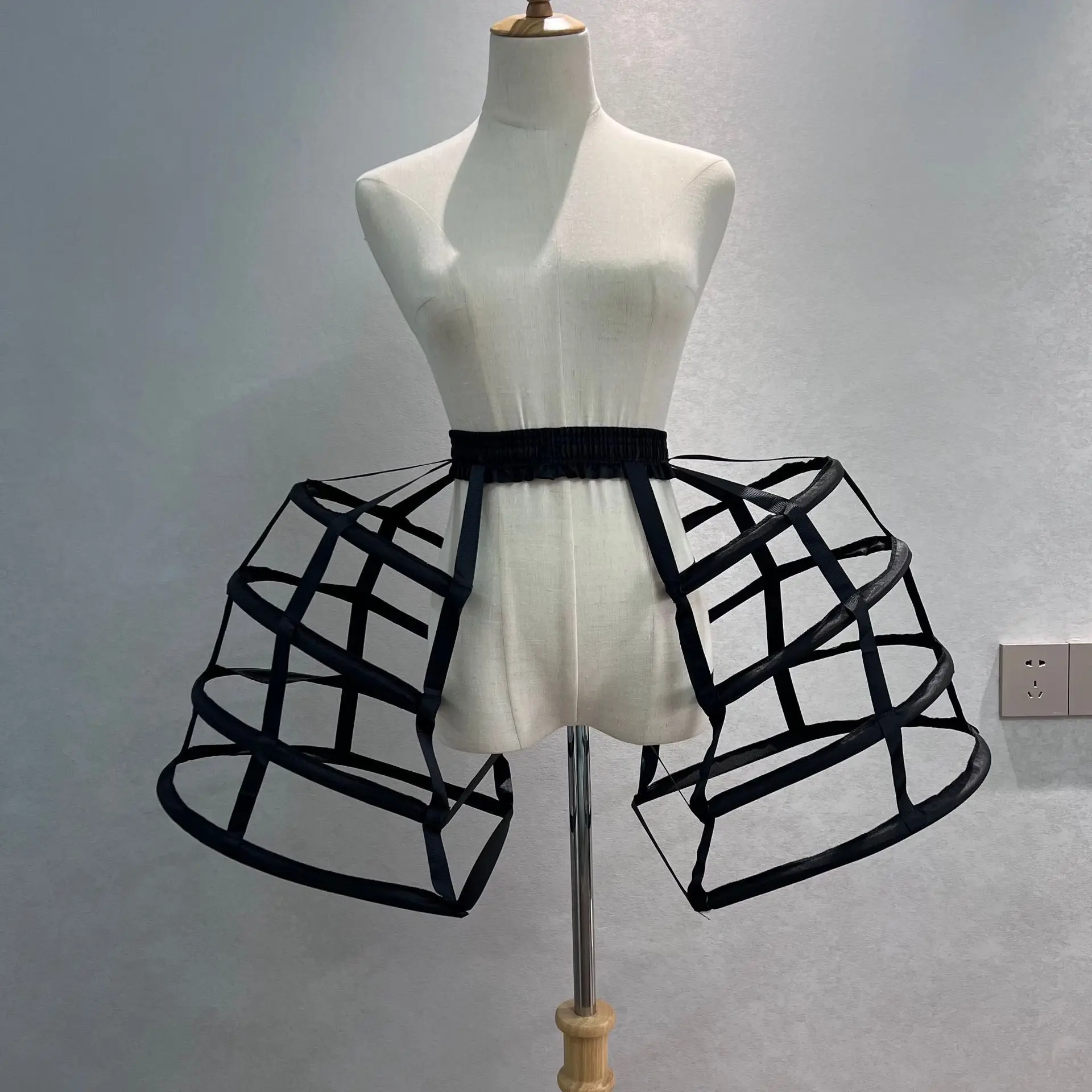 

Black And White Double-sided Satin Ribbon Hollow Petticoat Adult Petticoats Baroque Style 4-turn Underskirt