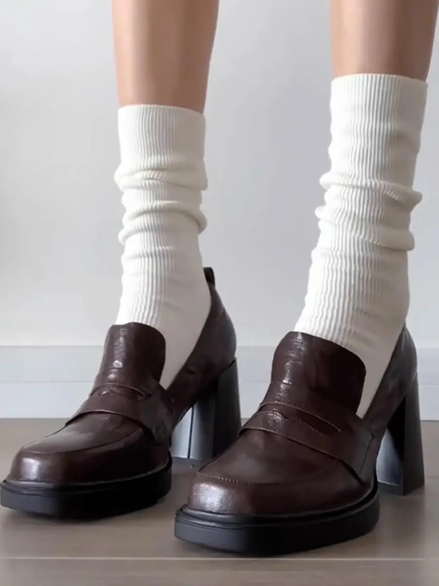 

Женские туфли Мэри Джейн Single oes в стиле ретро, новые лоферы на каблуке с глубоким вырезом, Briti Sle Thi Bot, маленькая кожа с квадратной головкой...