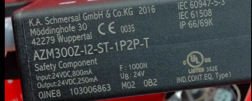 

SCHMERSAL Новый предохранительный выключатель AZM300Z-I2-ST-1P2P-T 103006863