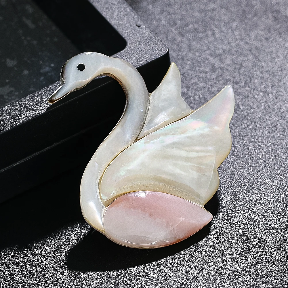 Natural Mother of Pearl Shell White Swan Cygnus Brooch Elegance Woman Bride Badge Corsage Suit Custom Lapels Pins Crafts Jewelry