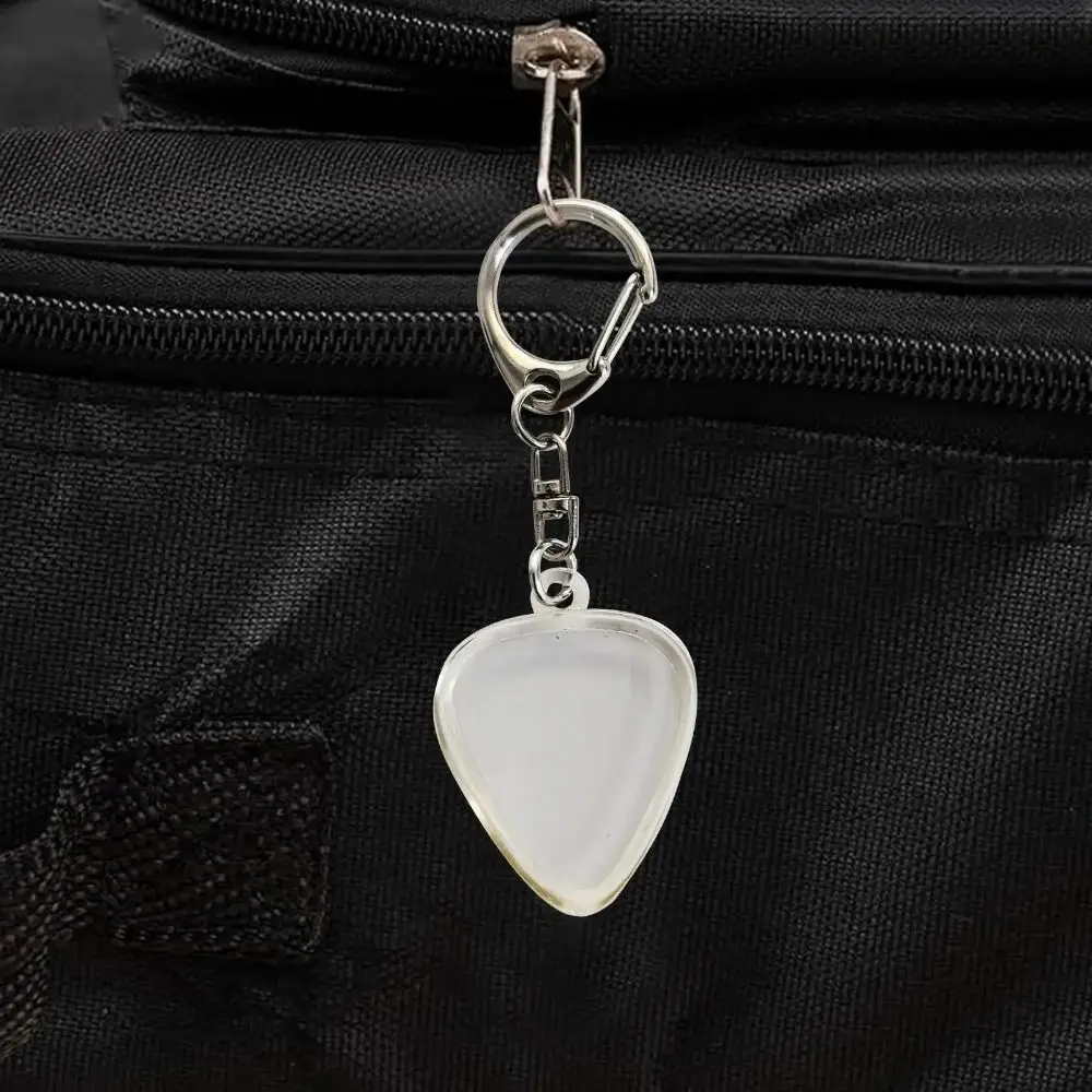 Durable Clear Guitar Pick Holder Acrylic Heart-Shaped Plectrum Storage Box with Keyring Guitar Pick Organizer Performance