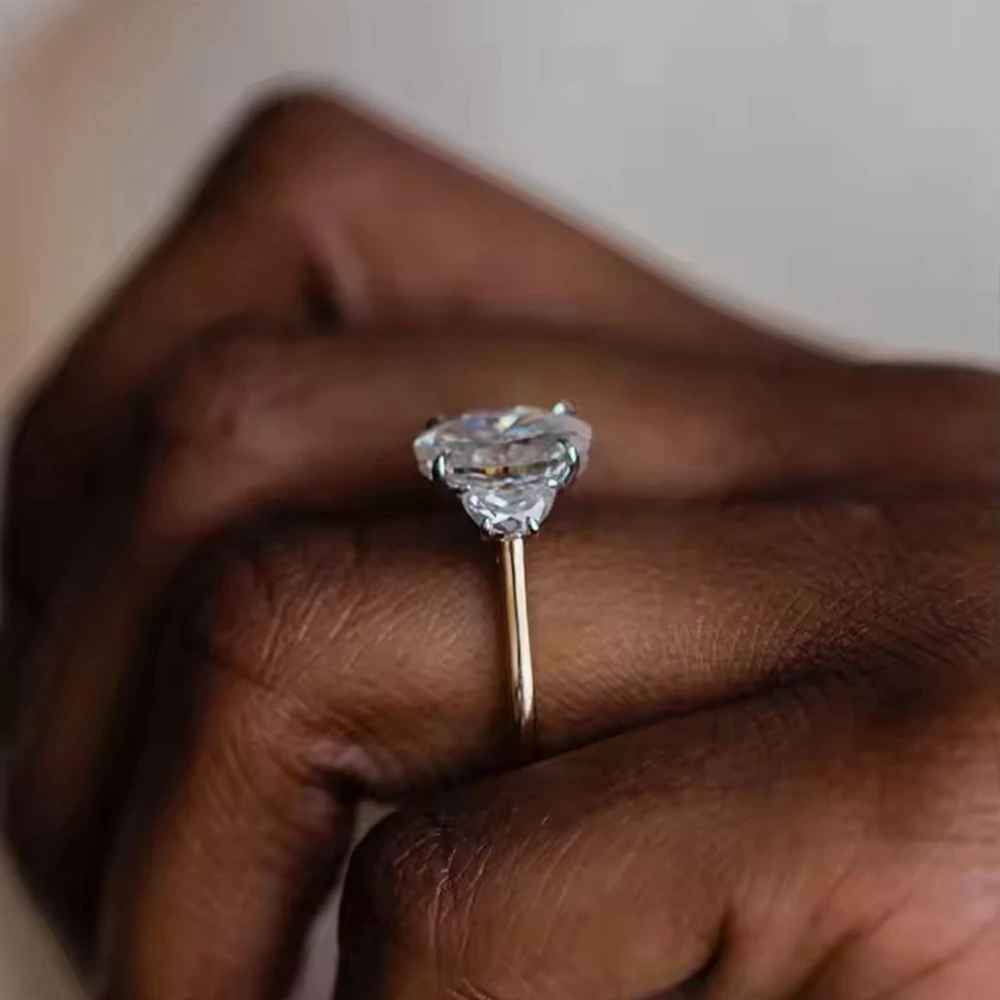 PuBang تألق 3EX VVS1 D اللون 4.5 CT مويسانيتي خاتم الخطوبة امرأة سحق الجليد البيضاوي 18 كيلو الذهب مع نصف أقمار لحفل الزفاف