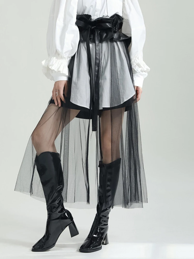 [EAM] High Waist Black Pu Leather Ruffles Mesh Long Elegant Half-body Skirt Women Fashion Tide New Spring Autumn 2025 1DF6219