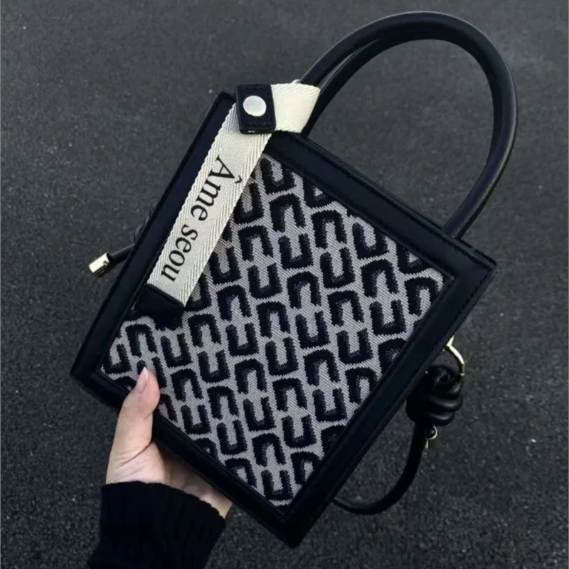 الرجعية التطريز منقوشة حقيبة يد المرأة السوداء مربع صغير سعة قماش حقيبة كتف السيدات موضة فاخرة تصميم تحت الإبط حقائب