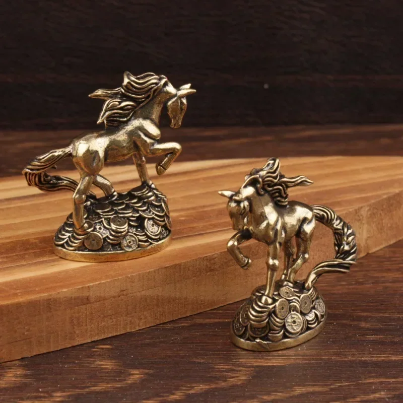 The zodiac horse has money immediately, and the pony ornament is a pony ornament that chases money.