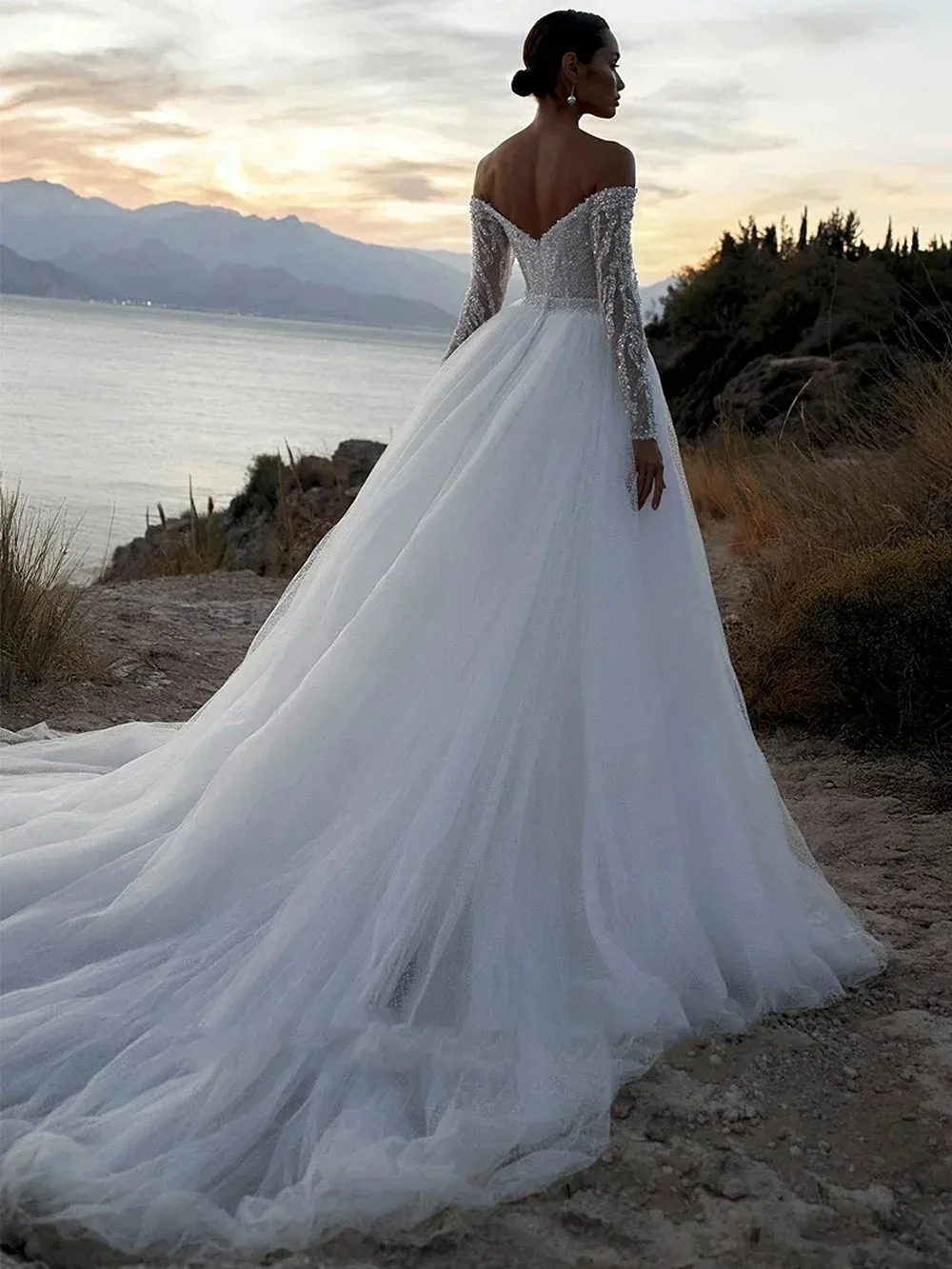 ชุดแต่งงานเจ้าสาวปี 2026 แบบสั่งตัดพิเศษ ประดับด้วยลูกปัด แขนยาว คอวี ทรงหวาน พร้อมผ่าข้าง ชุดเจ้าสาว Vestidos De Noiva