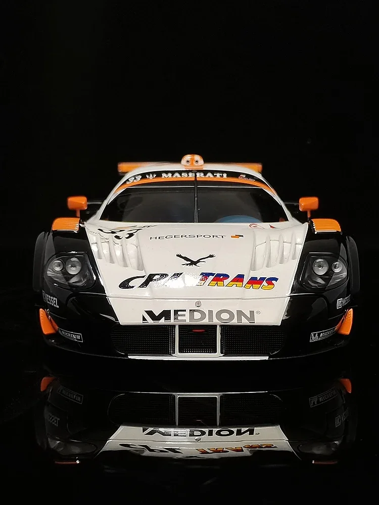 

Autoart 1/18 For Maserati MC12 GT1 alloy car model simulation racing version of the sports car models