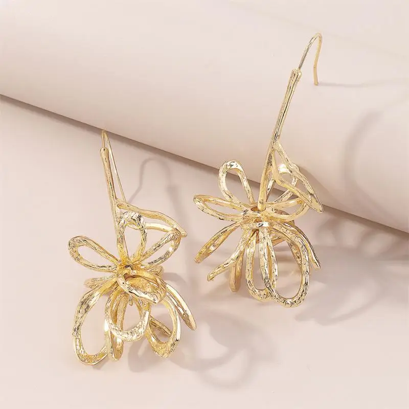 Three-dimensional Geometric Flower Earrings Not Easy To Fade Alloy Material Vintage Hollow Long Earrings Earrings Durable