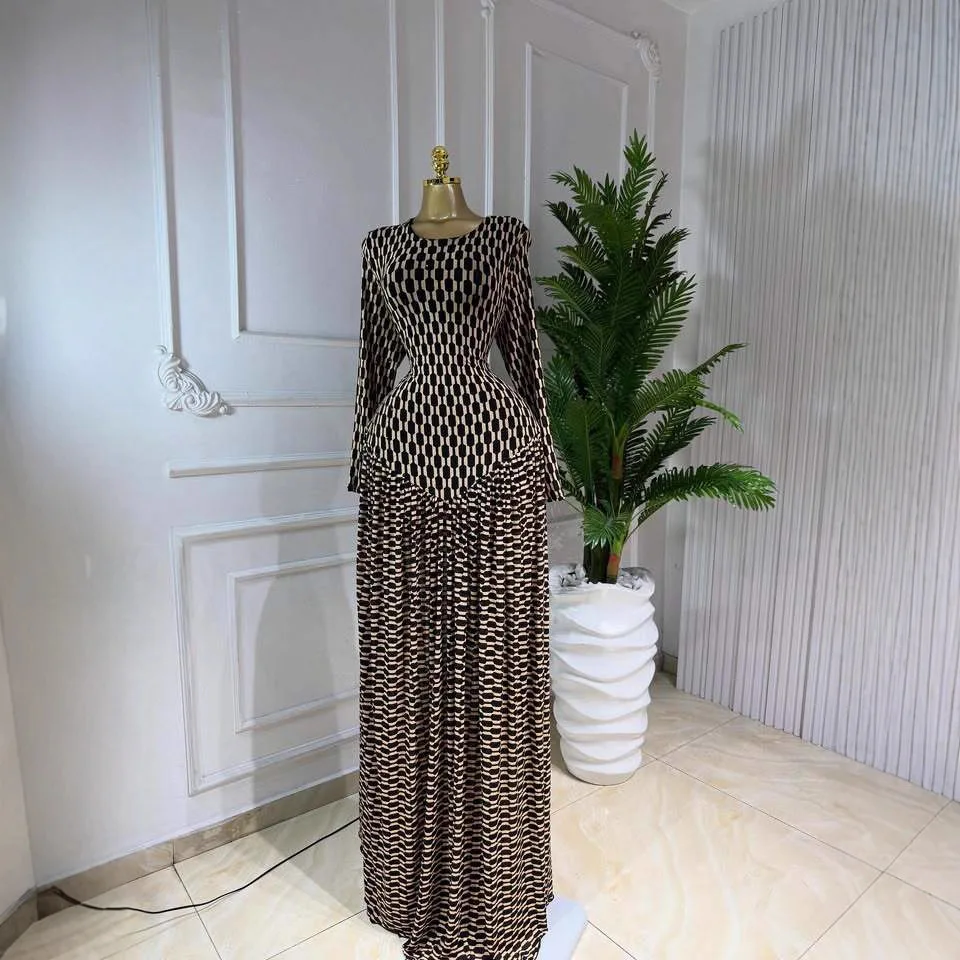 

Новое модное приталенное длинное платье с круглым вырезом и длинными рукавами в клетку, осень 2026. Элегантное женское платье-рубашка/платье-жилетка для лета 2026.