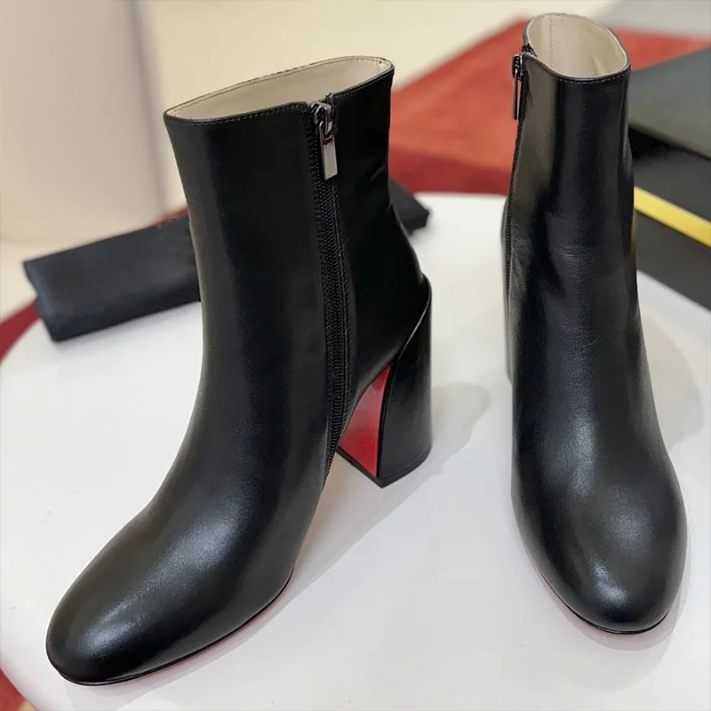 

Высококачественные черные женские короткие сапоги из воловьей кожи и овчины на простом массивном каблуке для повседневной обуви 25091409