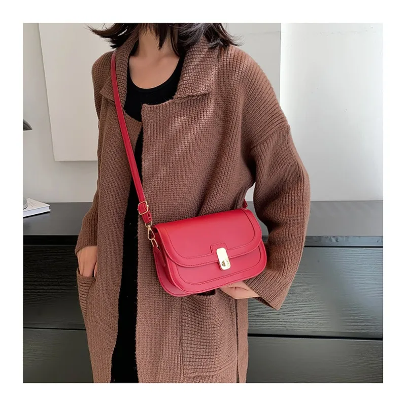 Textured Small Shoulder Bag Women\'s Trendy Fashion Retro Armpit Small Square Shoulder Bag Autumn Popular Shoulder Bag Crossbody