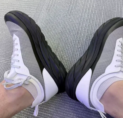 

2025 New Mens Running Shoes Design Classic Unisex Trail Running Shoes Cushioning Fashion Outdoor Sports Jogging Sneakers