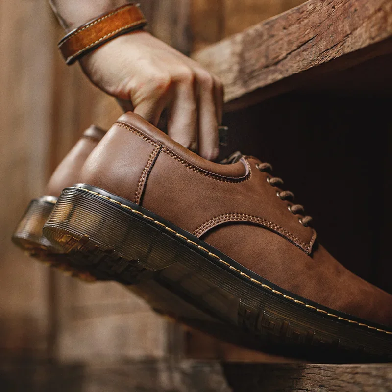 Maden-Chaussures britanniques en cuir véritable pour hommes, bottes de rinçage de travail décontractées, chaussures de sécurité basses de luxe, printemps, automne, extérieur, designer