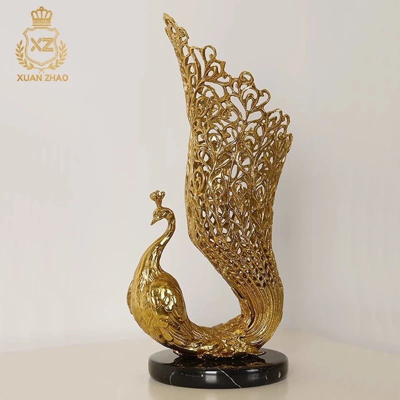 

French Retro Luxury Copper Peacock Decorated Vase European Villa Living Room Dining Room Grand Medieval Decorations