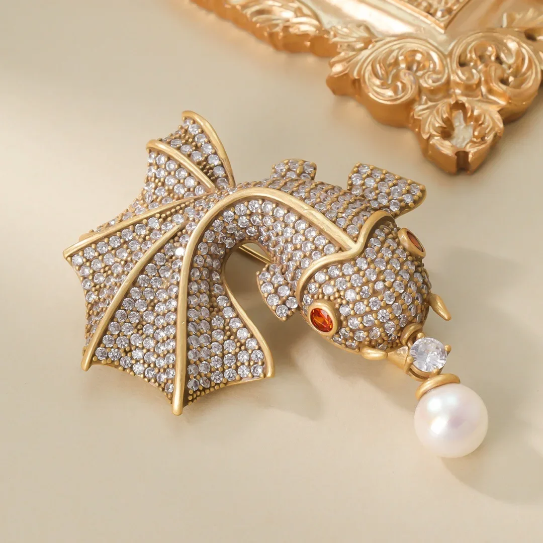 Vintage Good Luck Brooch for Women High-end Personality Sweet Temperament Heavy-duty Pin Pearl Brooch