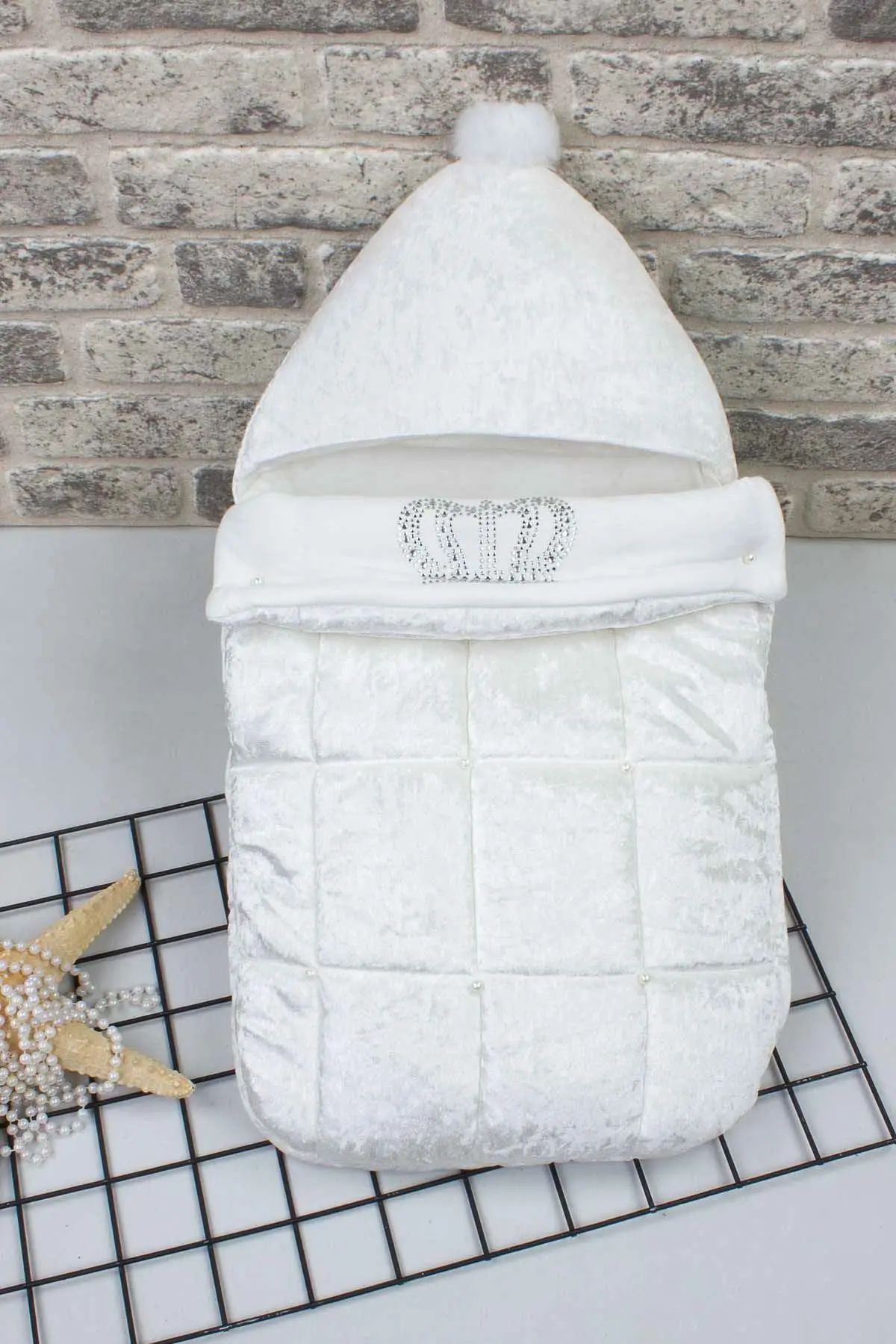 

White Swaddle For Toddler Baby Girl Boys Newborn Velvet Quilted Queen Crown Bottom Opening Cotton Soft Cute Babies Cars Bed