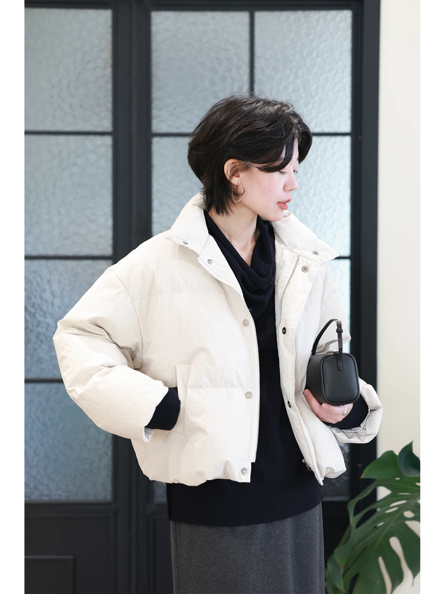 เสื้อโค้ทผ้าฝ้ายคอตั้งแบบเรียบง่ายสำหรับผู้หญิง รุ่นใหม่สำหรับฤดูหนาว ขนาดเล็ก สีขาว 90 ชิ้น