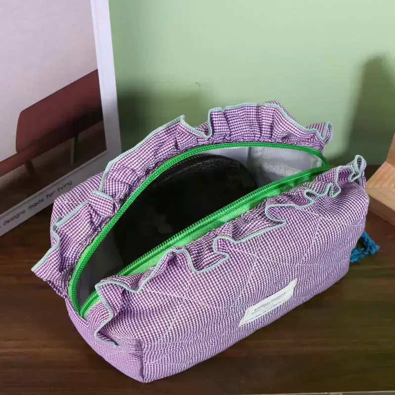 

Женская винтажная косметичка в мелкую клетку с рюшами по краям — органайзер большой емкости для ежедневных путешествий