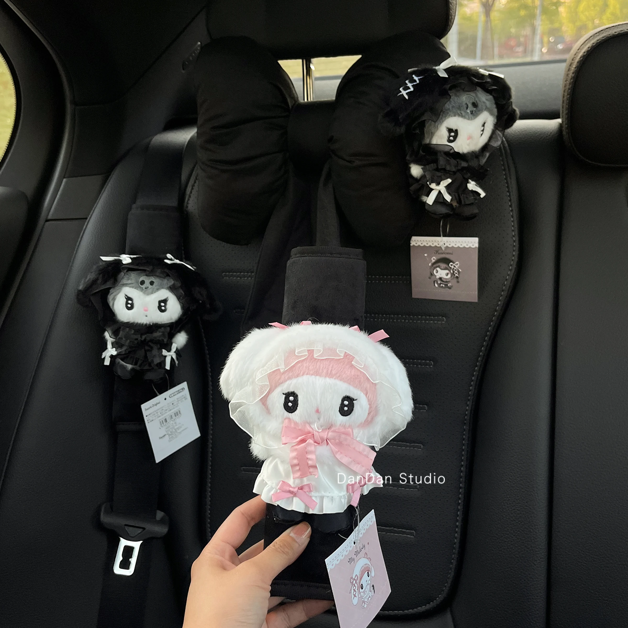 

Cute Kuromi Car Seat Belt Pads Universal Car Seat Shoulder Strap Pad Cushion Cover Car Belt Protector Safety Head Pillow