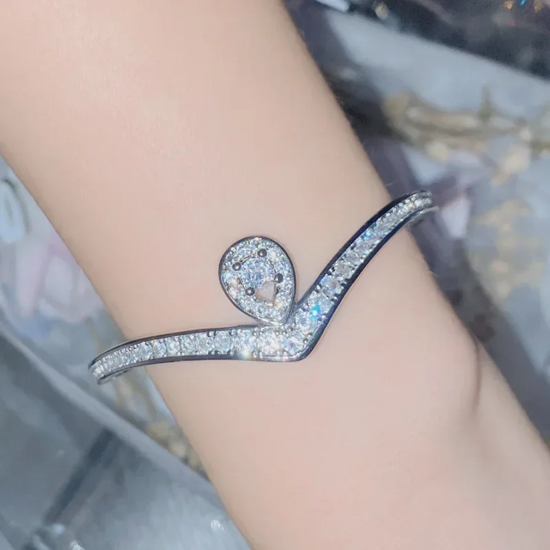 MDL مويسانيتي ستايل والولايات المتحدة سوار مويسان تقليد فاخر جديد على شكل حرف V مطلي بالذهب عيار 18 قيراط مليء بالماس #2