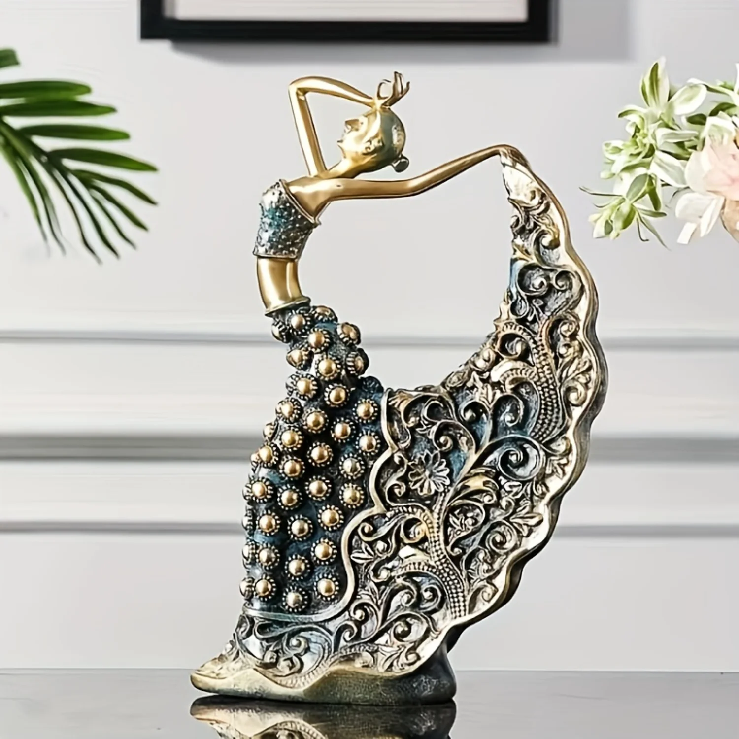 1pc Elegant Peacock Dancer Statue - High-Quality Resin, Intricately Designed Ornate Sculpture - Perfect Gift for Friends & Famil