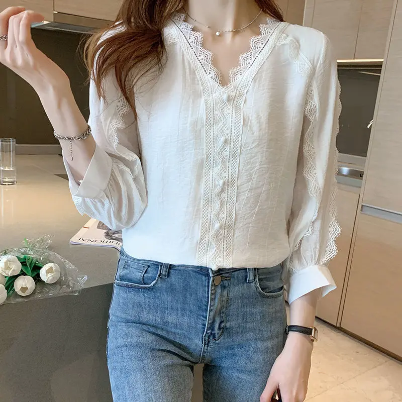 Retro Korean Chic Sweet Lace Patchwork V Neck White Shirts Female Casual Simple Three Quarter Sleeve Tops Blouses for Women 2023