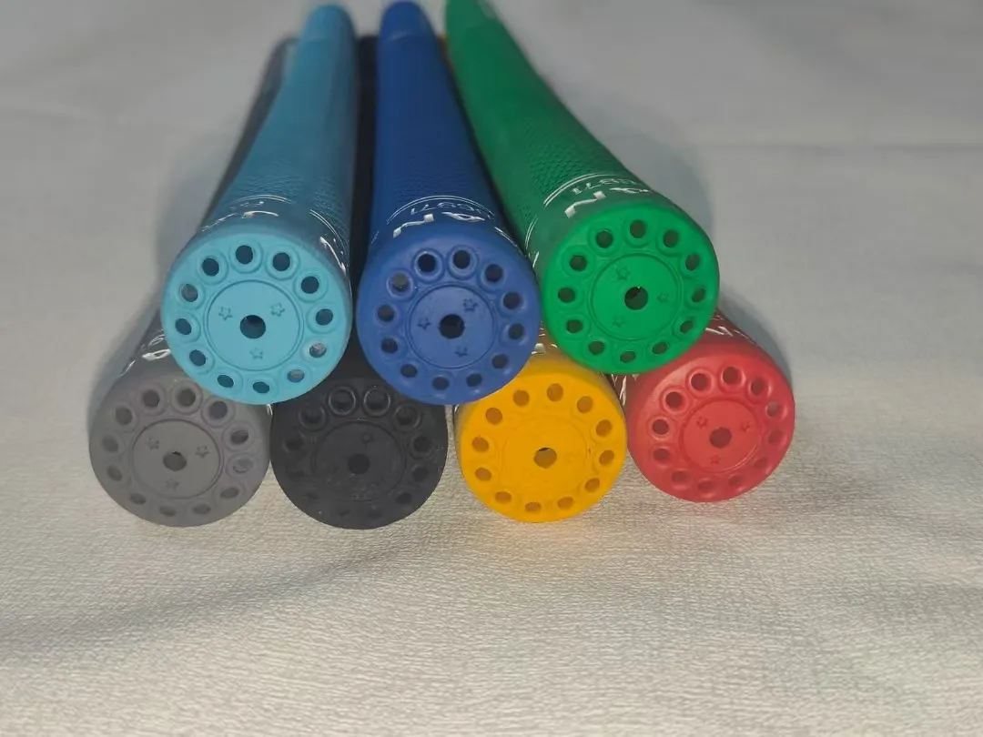 مجموعة جديدة مكونة من 5 قطع من مقابض نادي الجولف من المطاط الطبيعي غير قابلة للانزلاق مكاوي جولف قياسية عالمية/مقابض خشبية للممر 7 ألوان