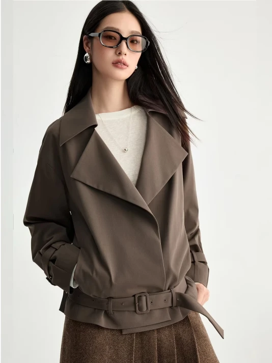 

Пальто Notting Hill MovinGlow: высококачественное, немнущееся, легкое в уходе, универсальное, с большим воротником, из полиэфирного волокна.