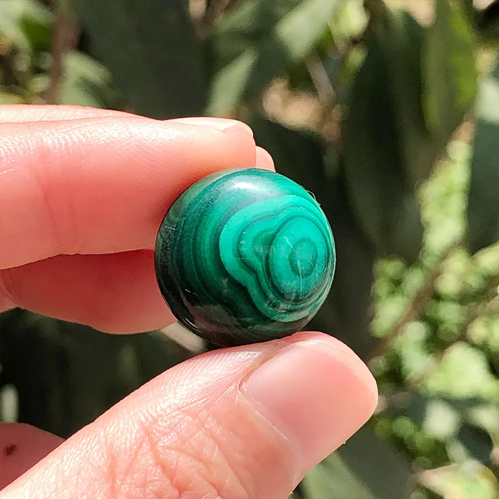 Natural Malachite Round Cabochon Crystals Healing Green Stone Gemstone Craft DIY for Pendant Rings Home Room Decoration Random