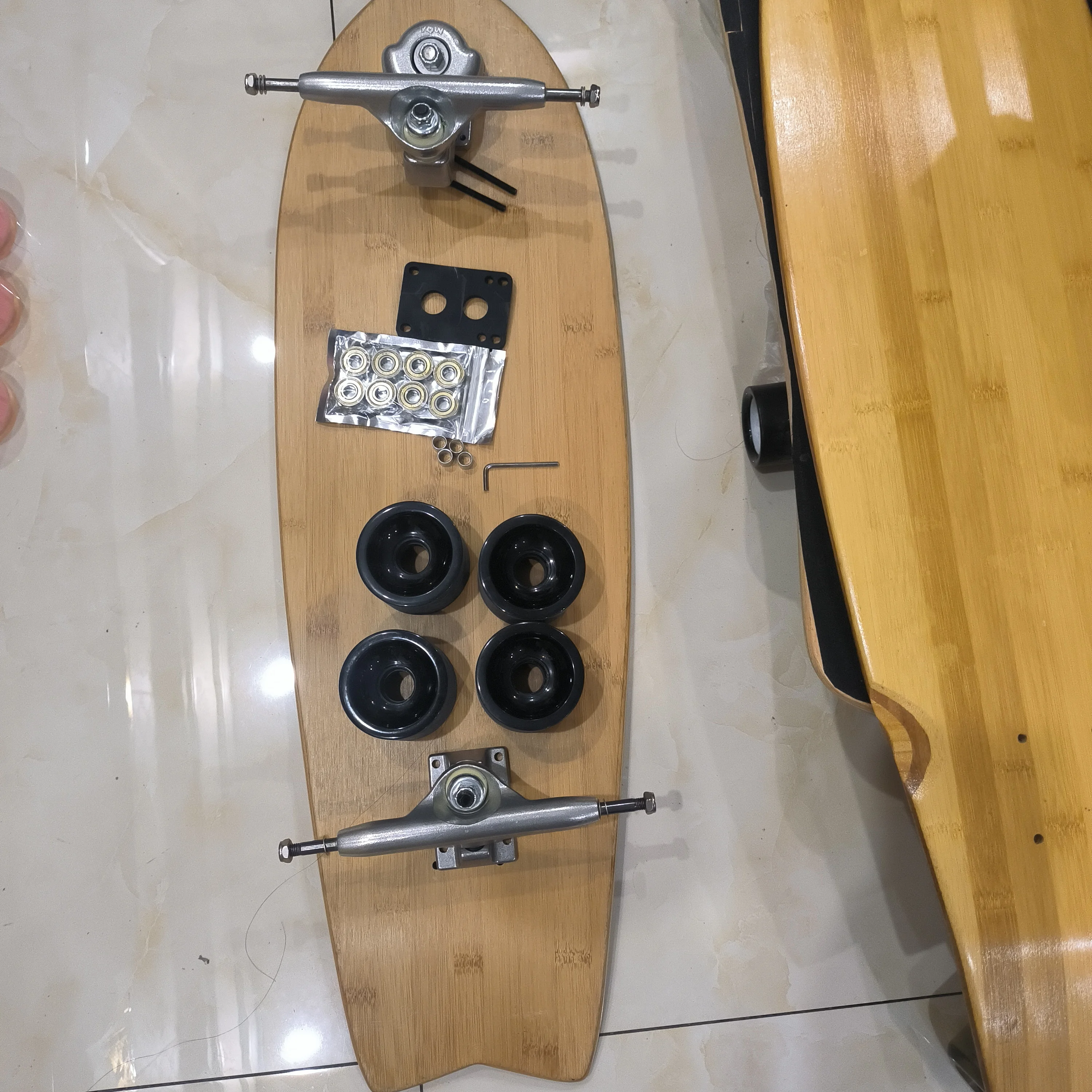 30 بوصة لتقوم بها بنفسك لوح تزلُّج على الأمواج غير مجمعة خشب القيقب الخيزران سطح السفينة S5 عجلات شاحنة تحمل شاحنة مجموعة لوح ركوب الأمواج الأرضي