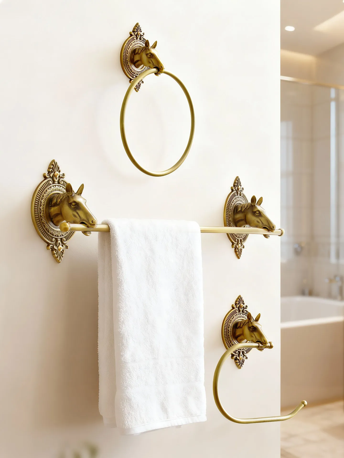 retro-brass-towel-rack-wall-mounted-bathroom-light-luxury-towel-ring-washbasin-hanging-holder