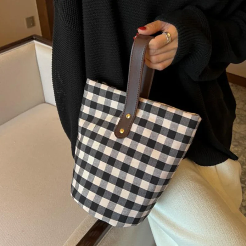 

Korean Vintage Plaid Bucket Bag Fashion Polka Dot Handheld Lunch Box Bag Large-capacity Simple Casual Commuter Handbag