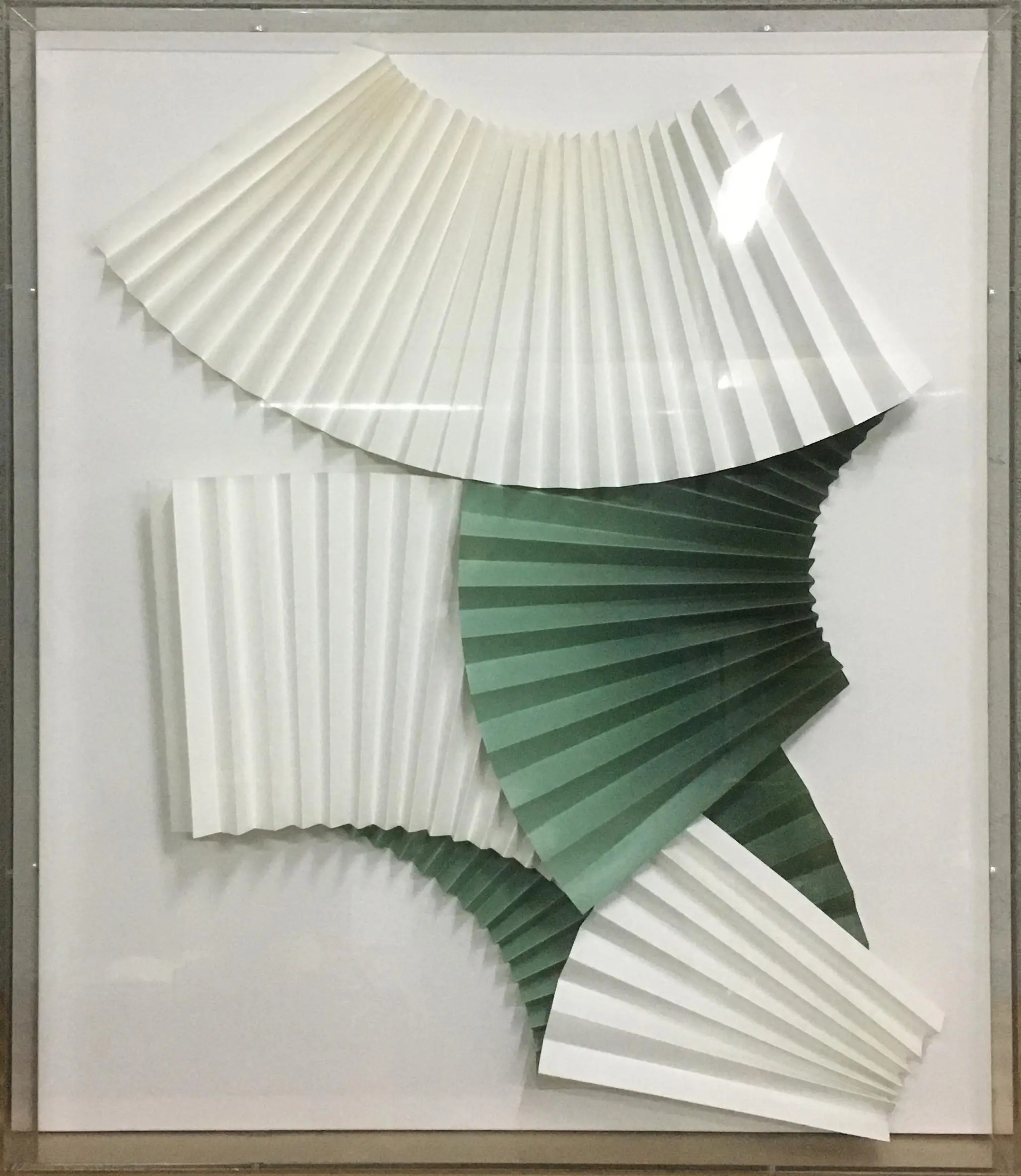 Handmade 3D Abstract Paper Wall Art Green and White Paper fan Paintings on White leather base Wall Art for Living Room Home