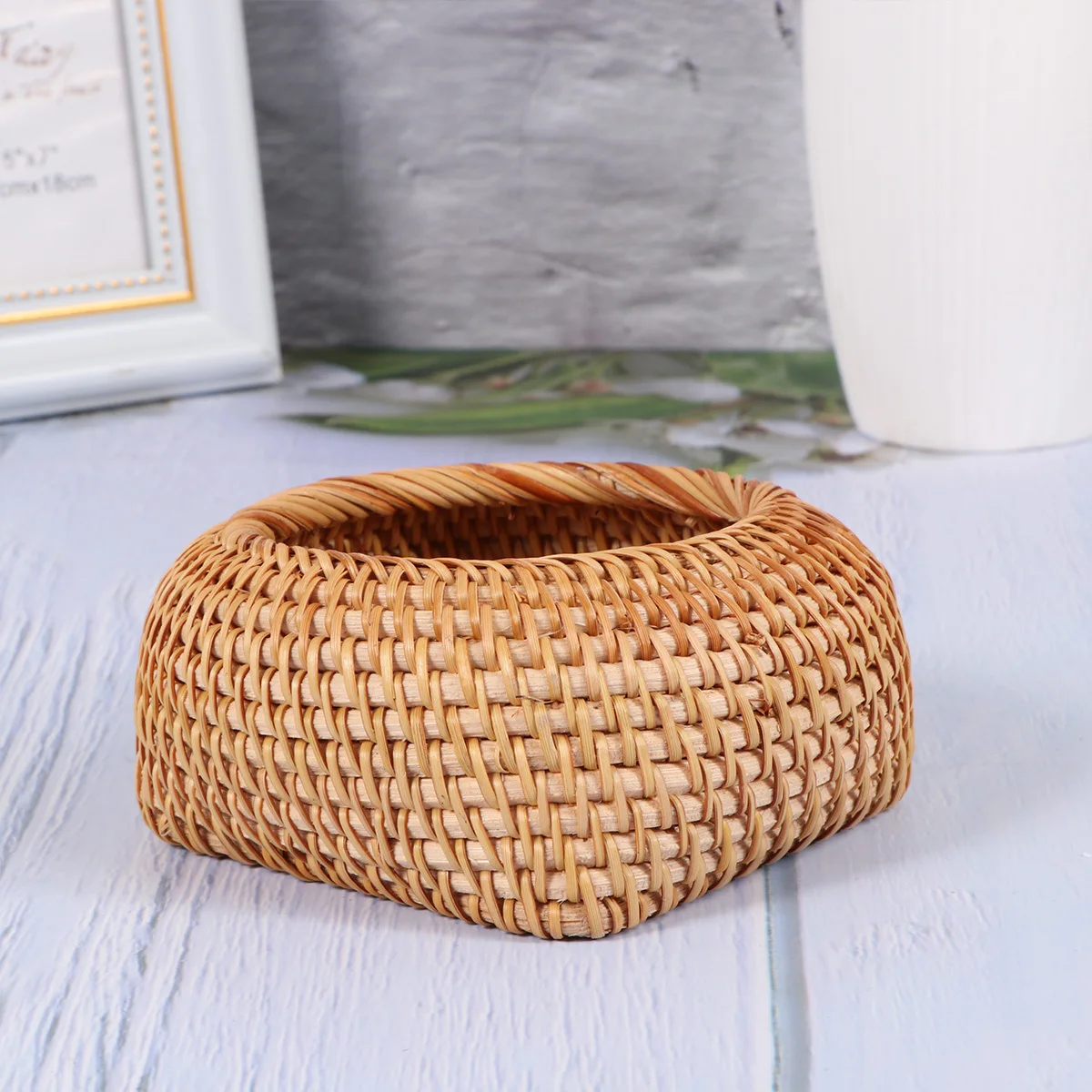 

Rattan Woven Storage Box Portable Tea Cake Basket Delicate Knitting Accessories Lightweight Jewelry Dish for Home Use