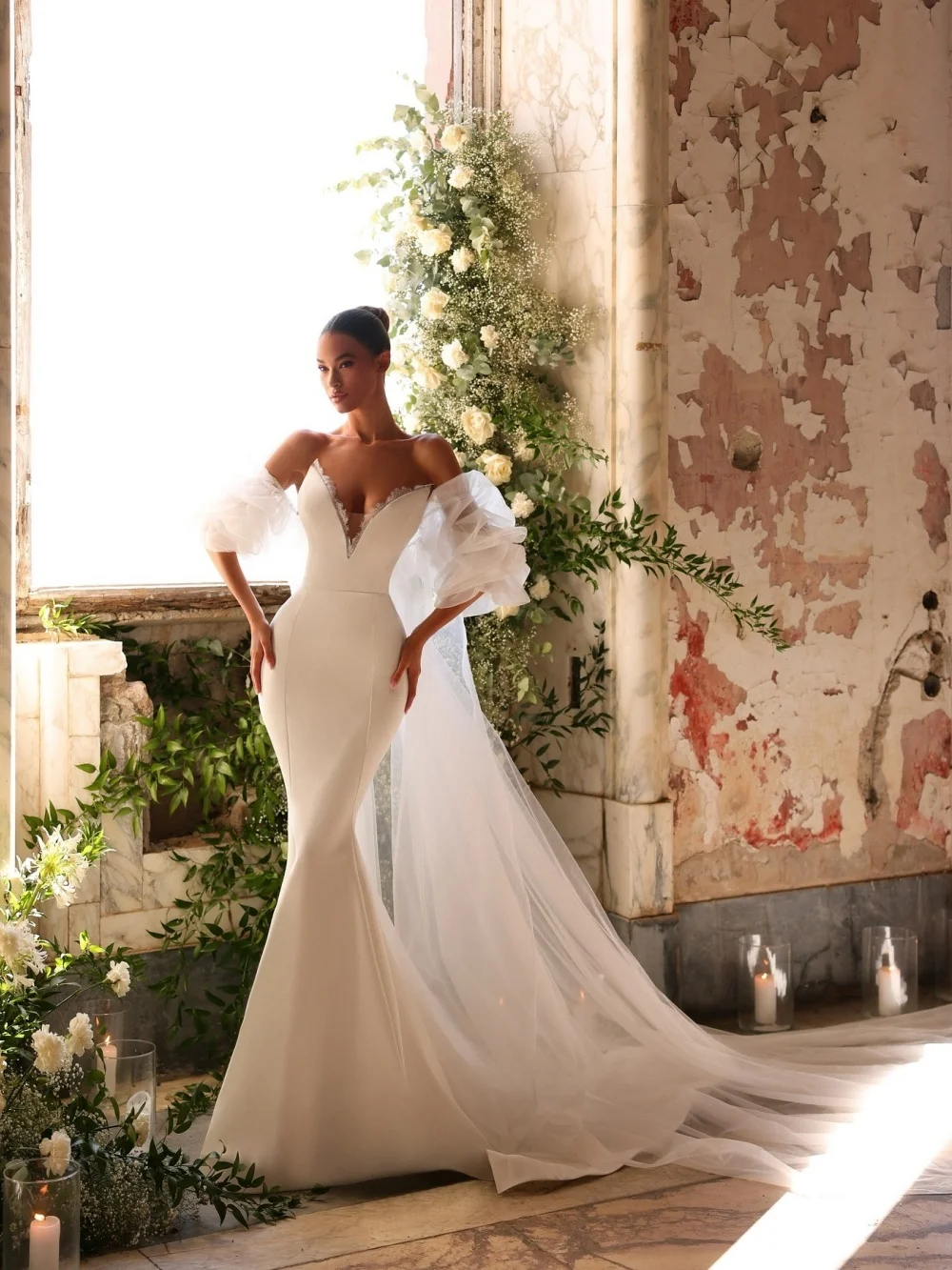 

Charming Strapless V-Neck Wedding Dresses Elegant Sleeveless Bridal Gowns Luxury Satin A-Line Floor-Length Wedding Gowns Vestido