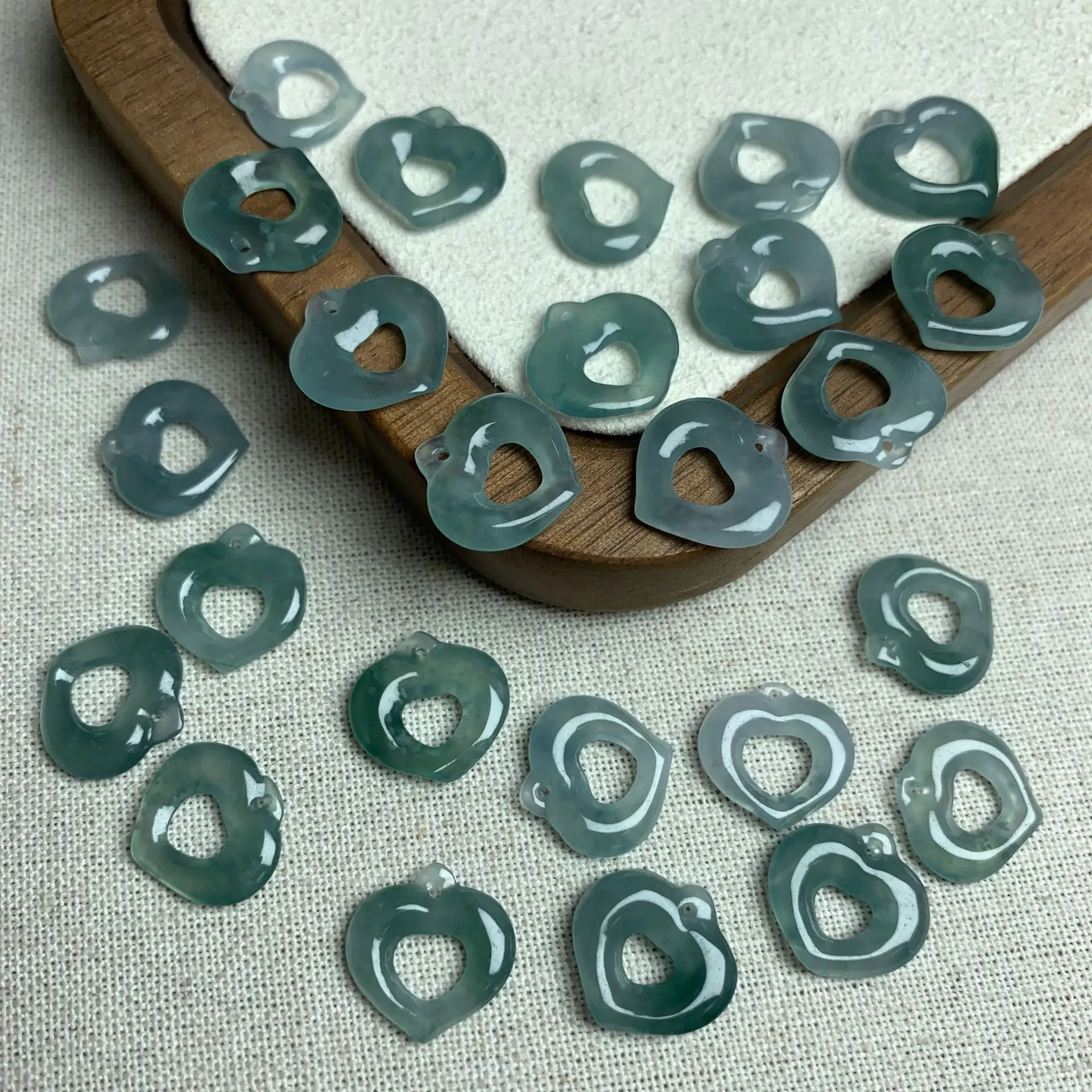 Natural Myanmar Jade Heart Pendant DIY Jewelry Components Bracelet Necklace Accessories for Manufacturer Wholesale Drop Shipping