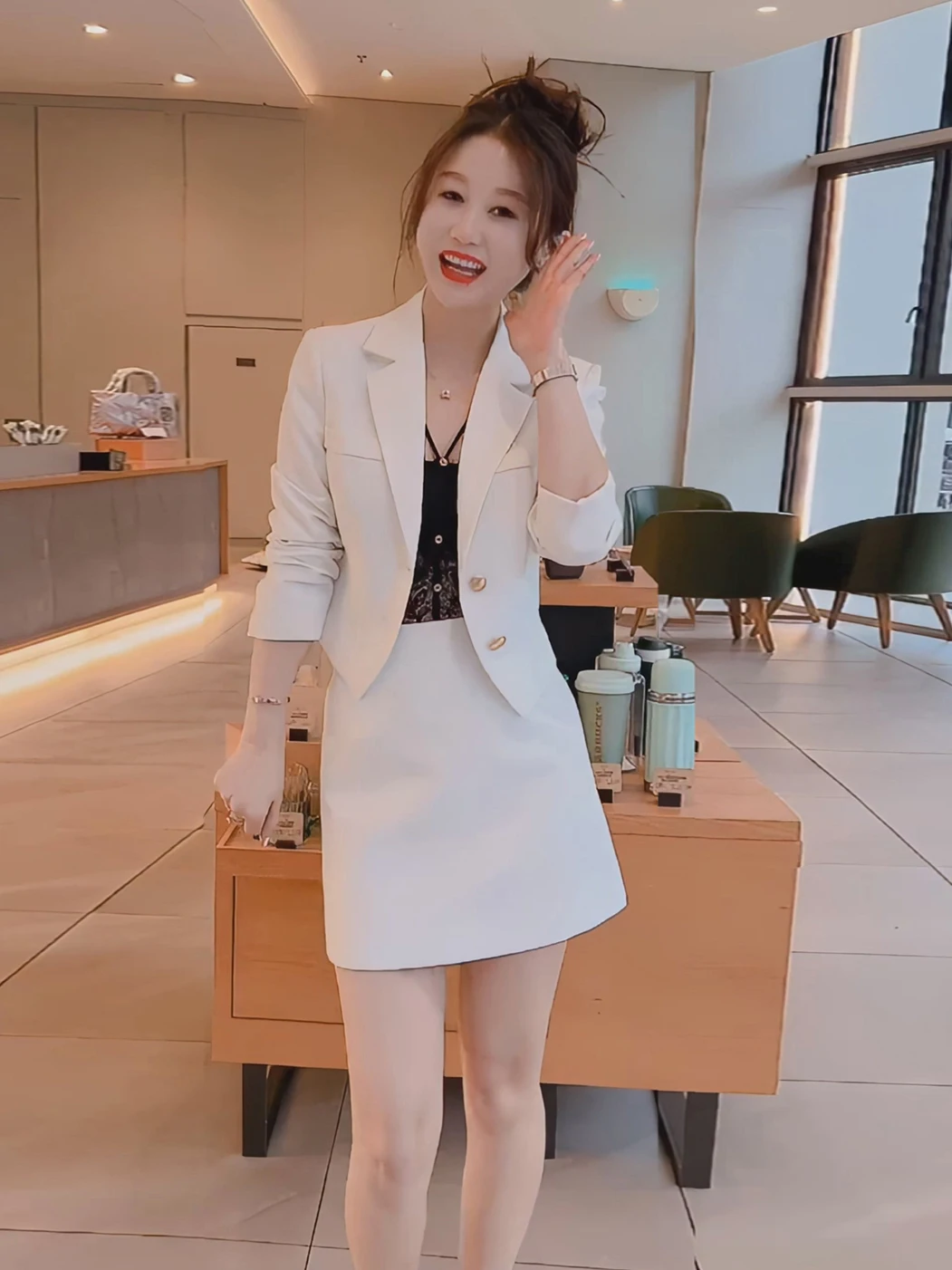 

Модный белый утягивающий костюм-двойка с юбкой для женщин, весна 2026, новинка, профессиональный элегантный комплект из двух предметов