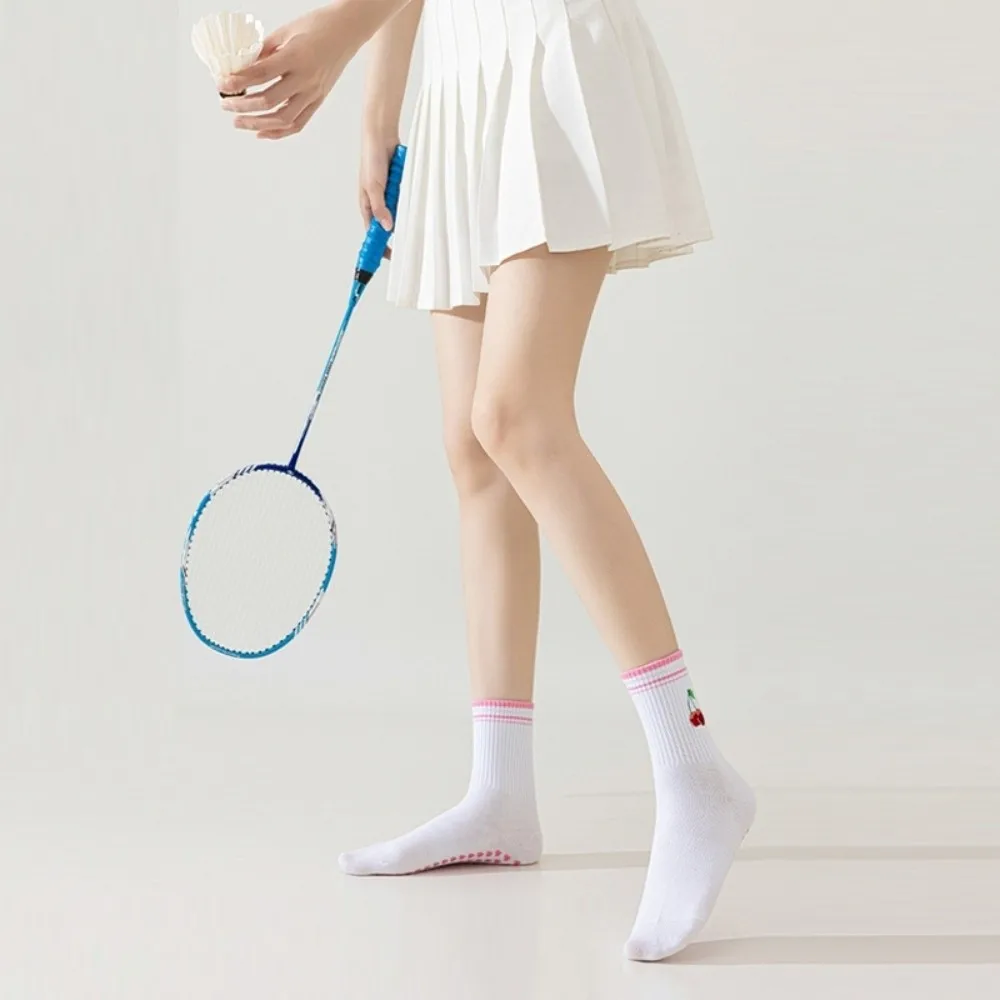 2 أزواج القلب سيليكون جورب وحيد النساء اليوغا الجوارب الكرز نمط تنفس جوارب بيلاتيس الحلو القطن عدم الانزلاق الجوارب داخلي