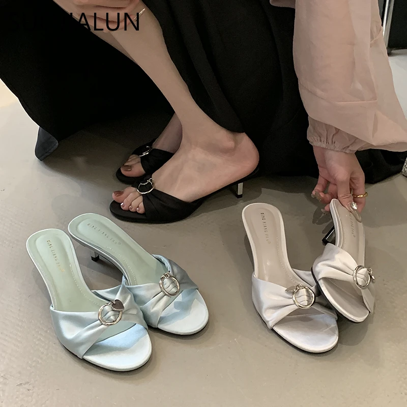 

SUOJIALUN/2020 летние новые брендовые женские тапочки, модные шелковые женские элегантные сандалии с бантом, уличное платье на тонком высоком каблуке, шлепанцы Sh