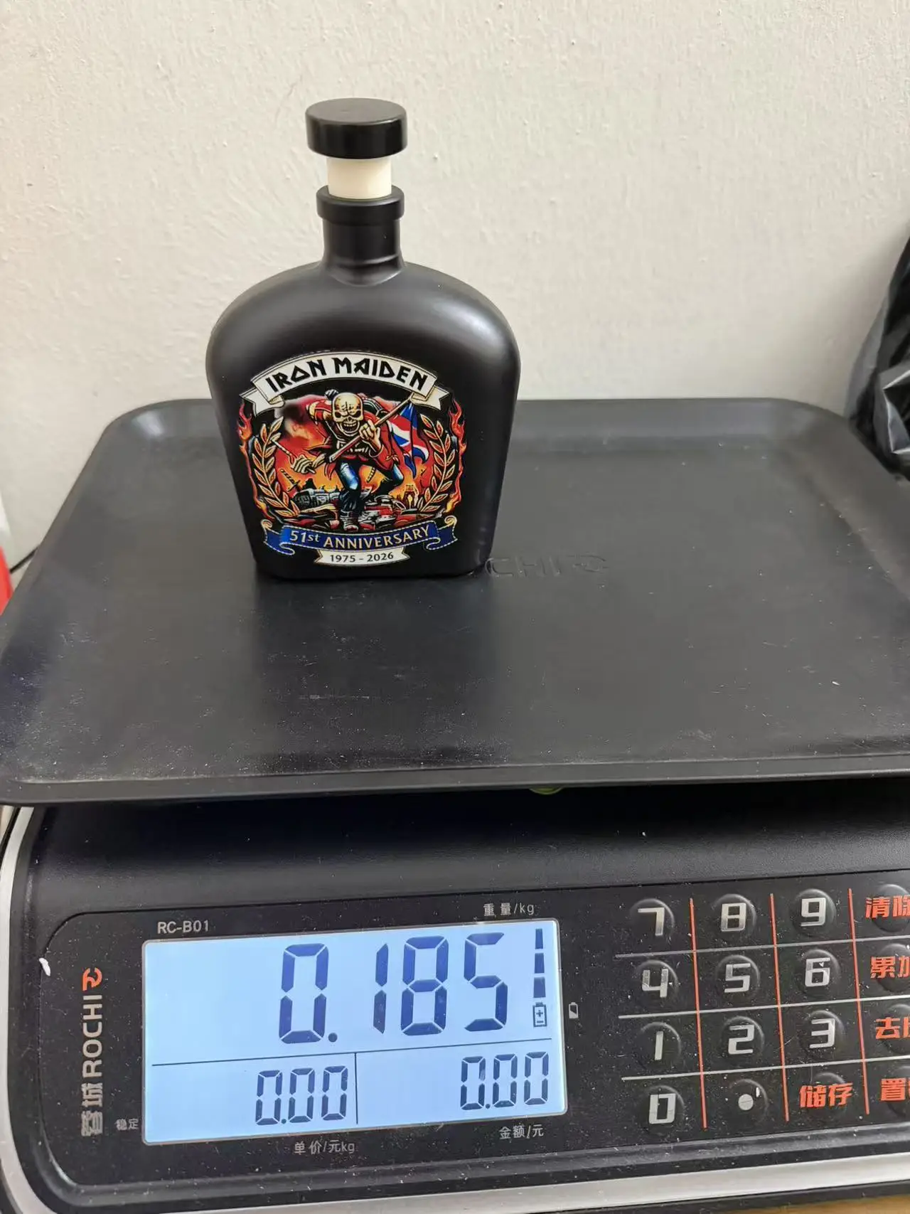 Iron Maiden 51. Jubiläums-Whisky-Dekanter Sammlerstück Glasflasche für Spirituosen Barausstattung – Detail 4