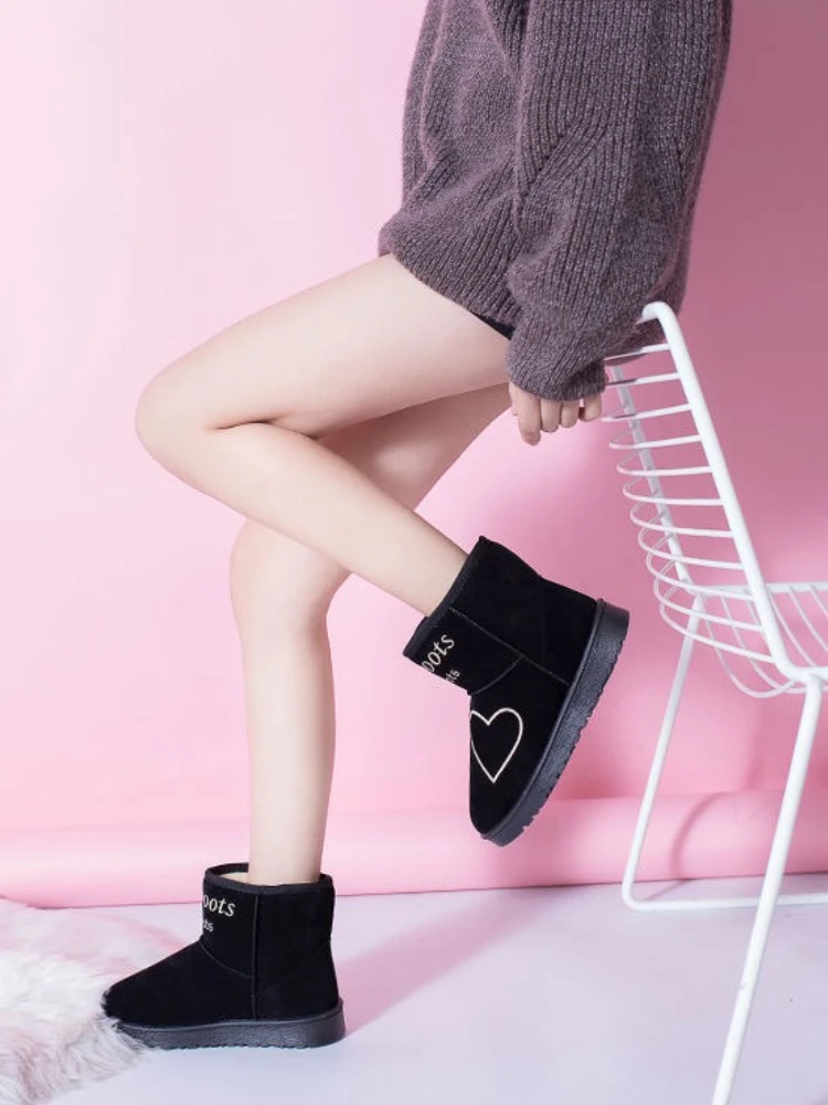 

Soft Ankle Women's Snow Boots Chunky Love Designer Luxury on Offer Plush Warm Fashion 2025 Y2k New Rock Promotion Ladies Shoes