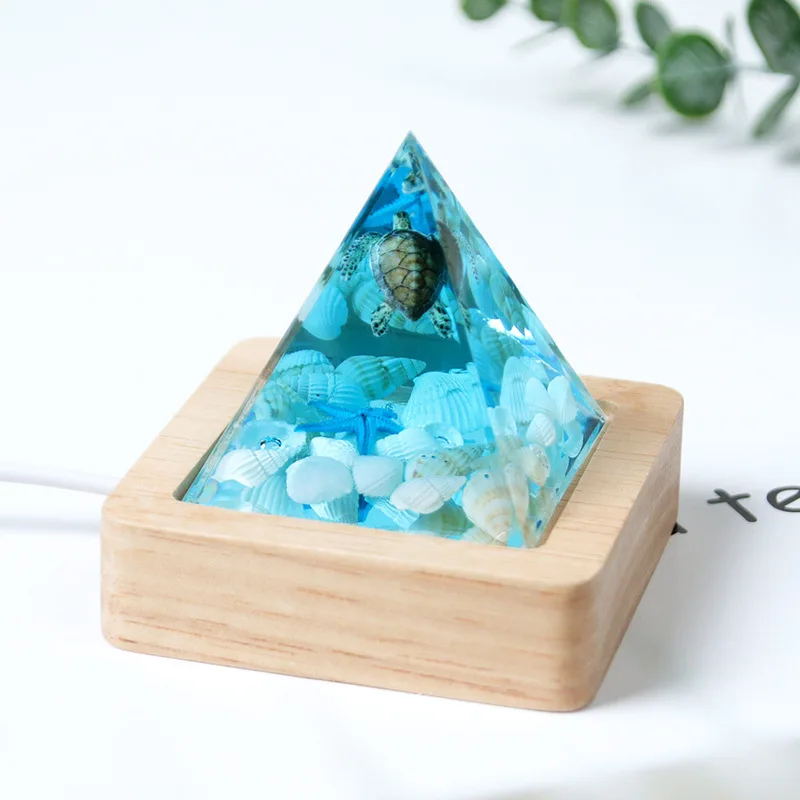 سلسلة المحيط ذات المناظر الطبيعية الصغيرة الهرم المخروط الراتنج الحرفية الصغيرة ضوء الليل رفيق هدية زخرفة سطح المكتب