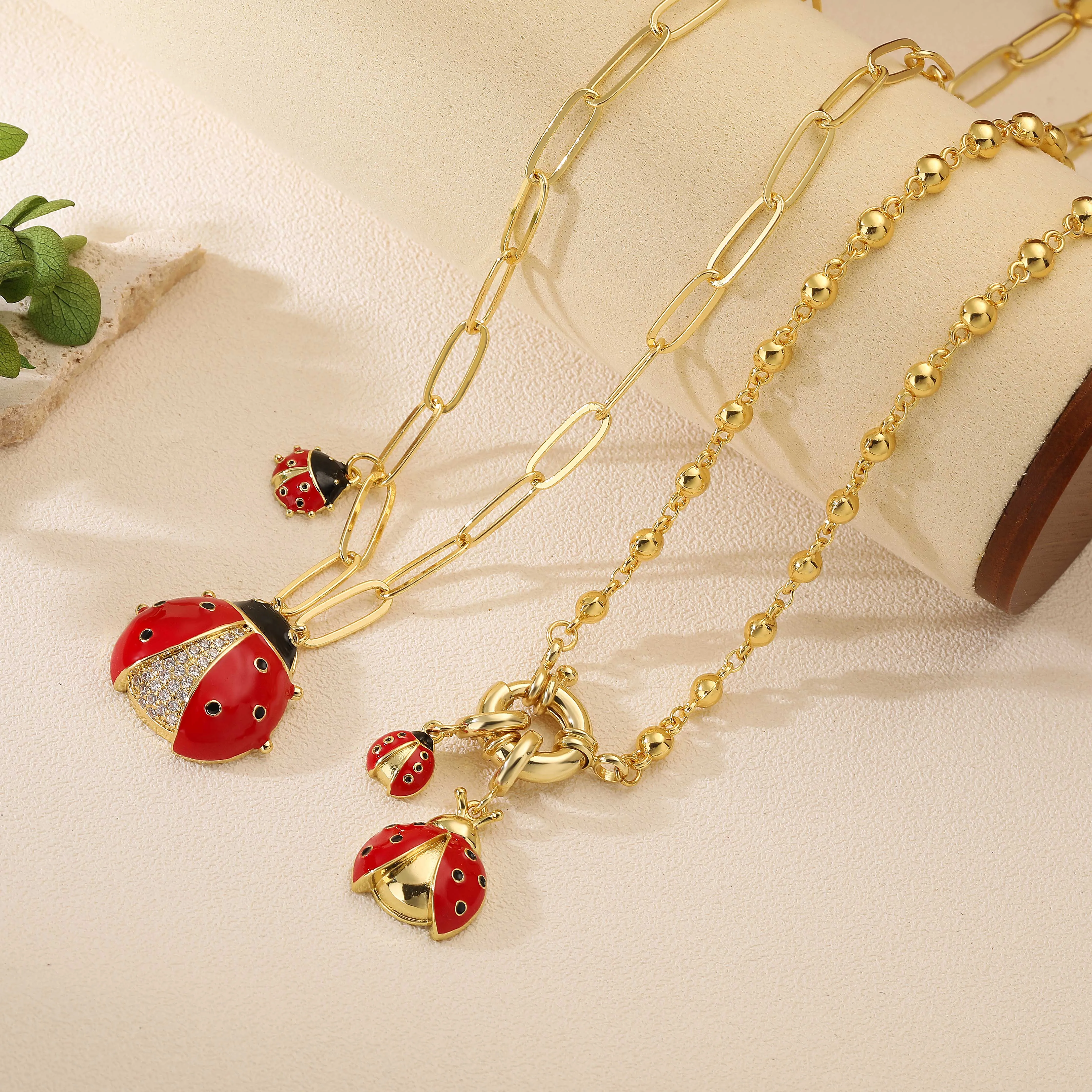 HECHENG, Fashionable Red Insect Ladybug Chain Pendant Necklace Copper Plated 18K Golden Cute Women's Neutral Jewelry